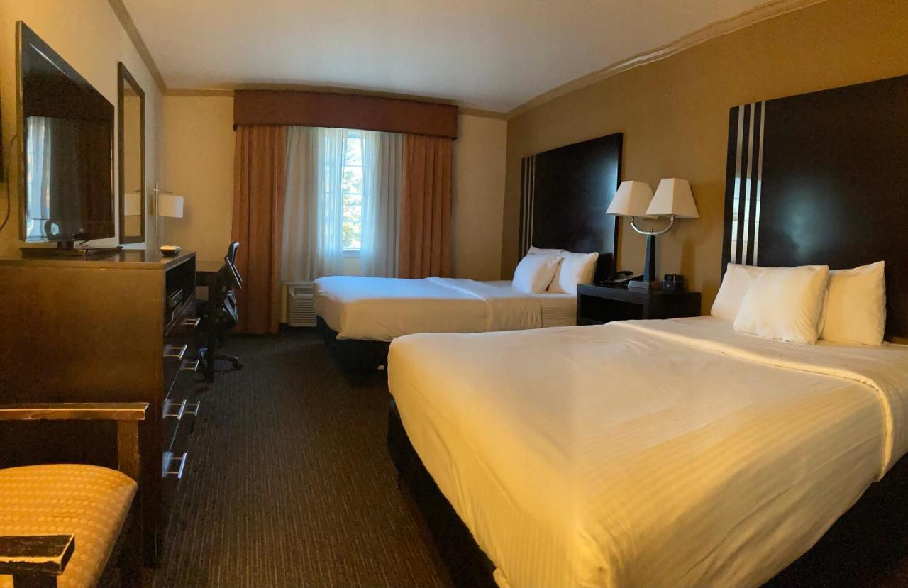 La Quinta By Wyndham Davis Hotel Buitenkant foto
