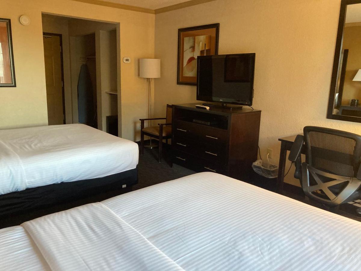 La Quinta By Wyndham Davis Hotel Buitenkant foto