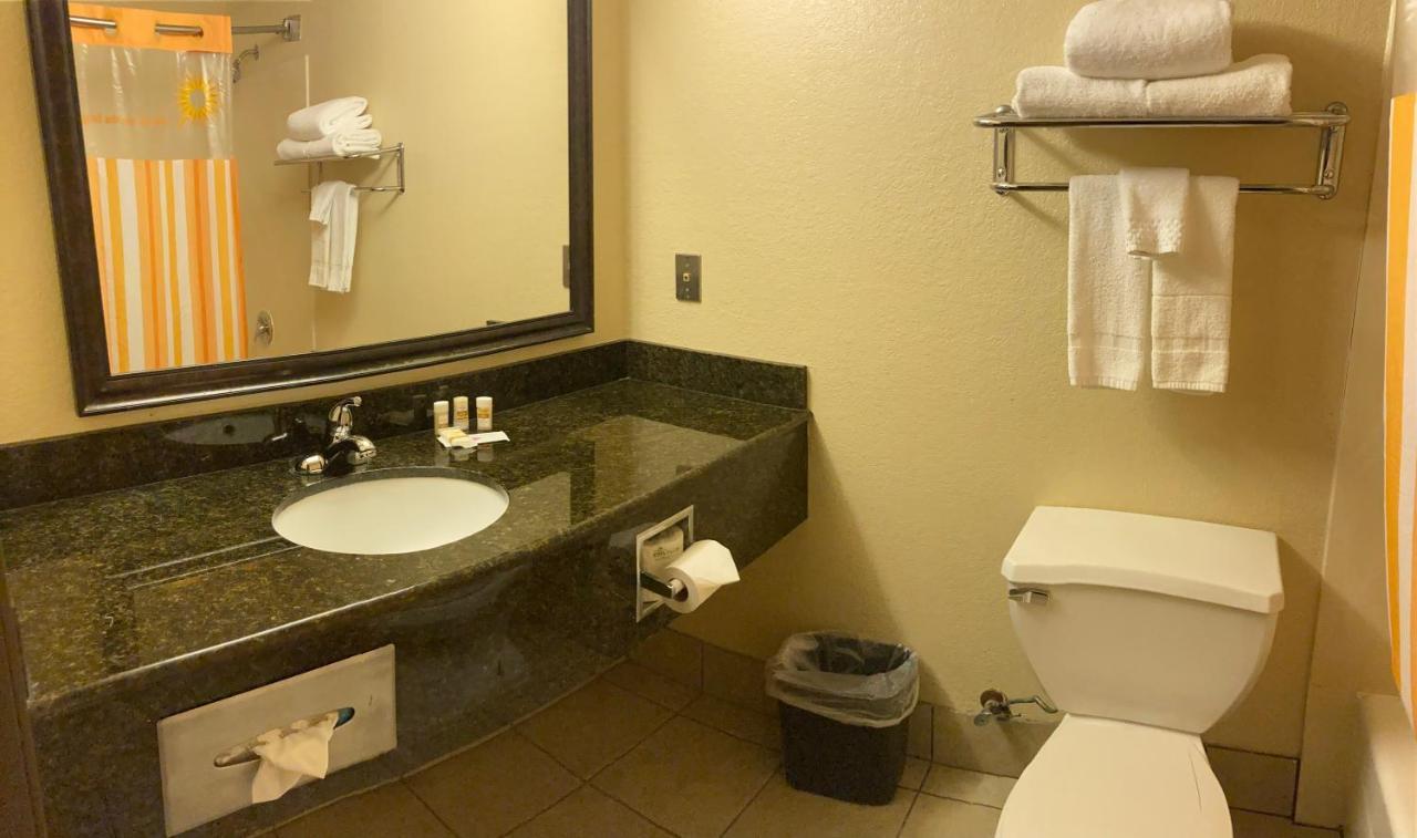 La Quinta By Wyndham Davis Hotel Buitenkant foto