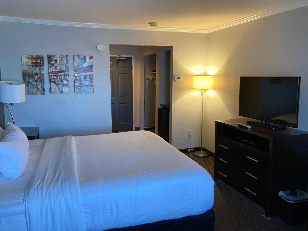 La Quinta By Wyndham Davis Hotel Buitenkant foto