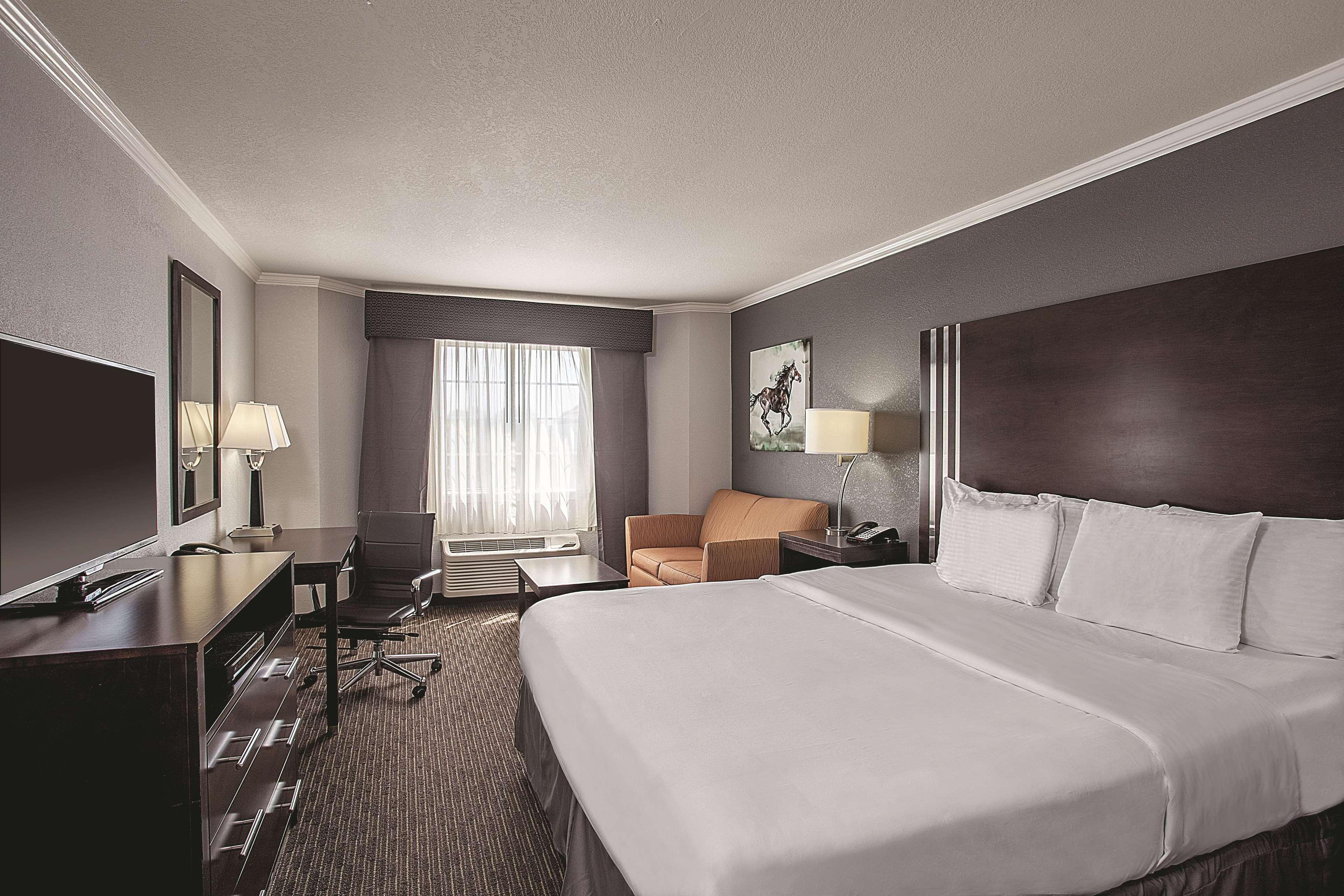 La Quinta By Wyndham Davis Hotel Buitenkant foto