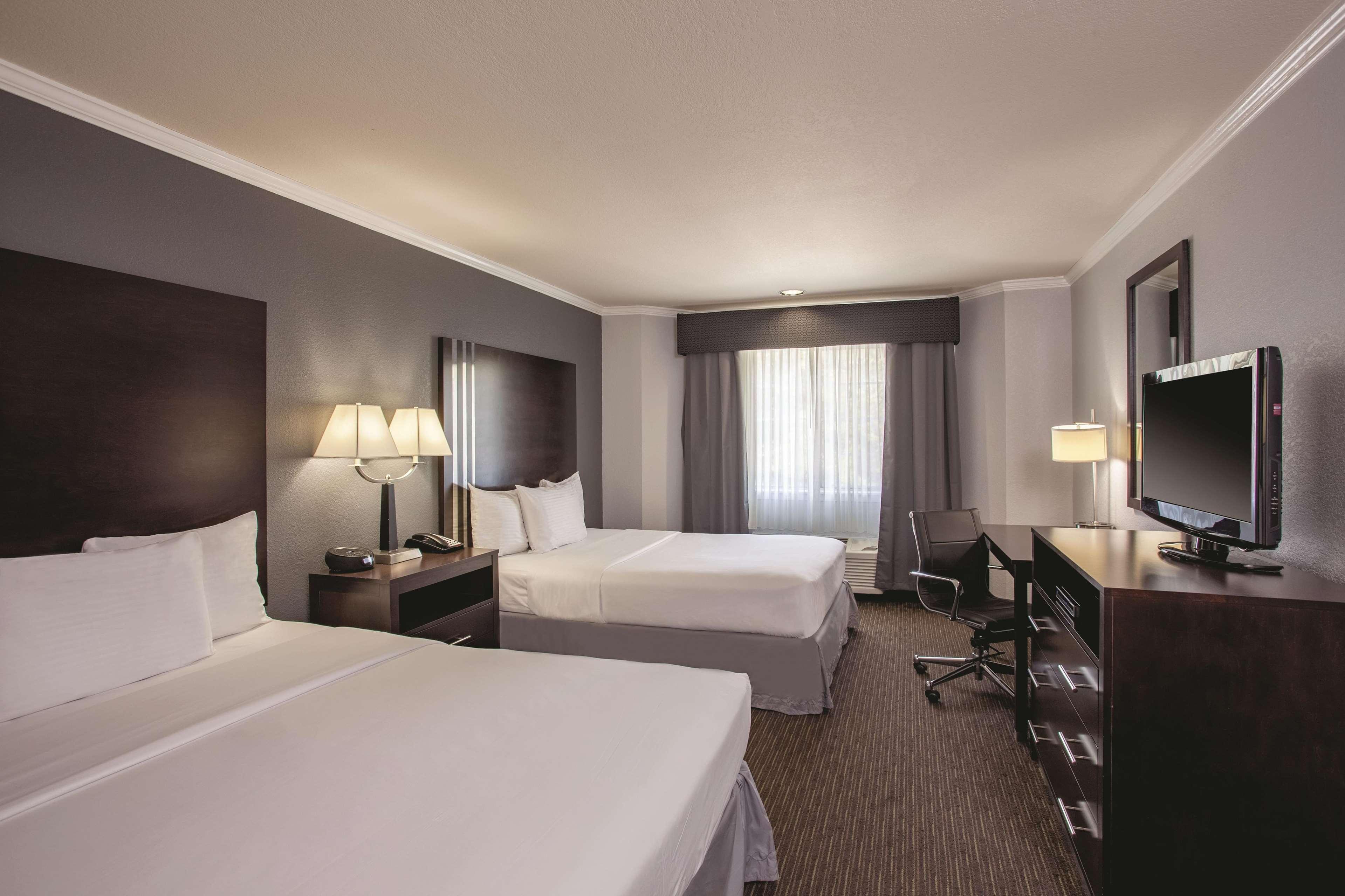 La Quinta By Wyndham Davis Hotel Buitenkant foto