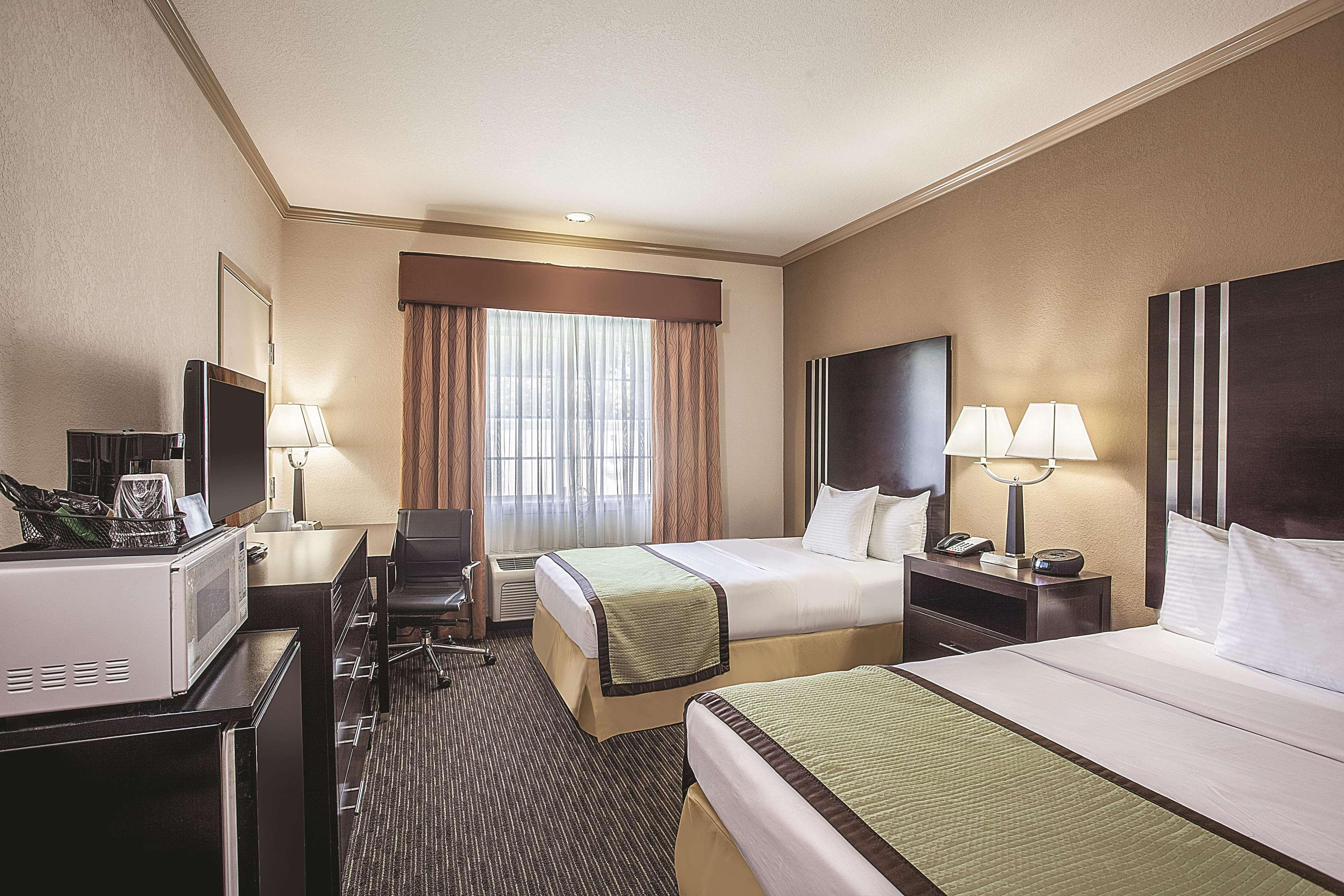 La Quinta By Wyndham Davis Hotel Buitenkant foto
