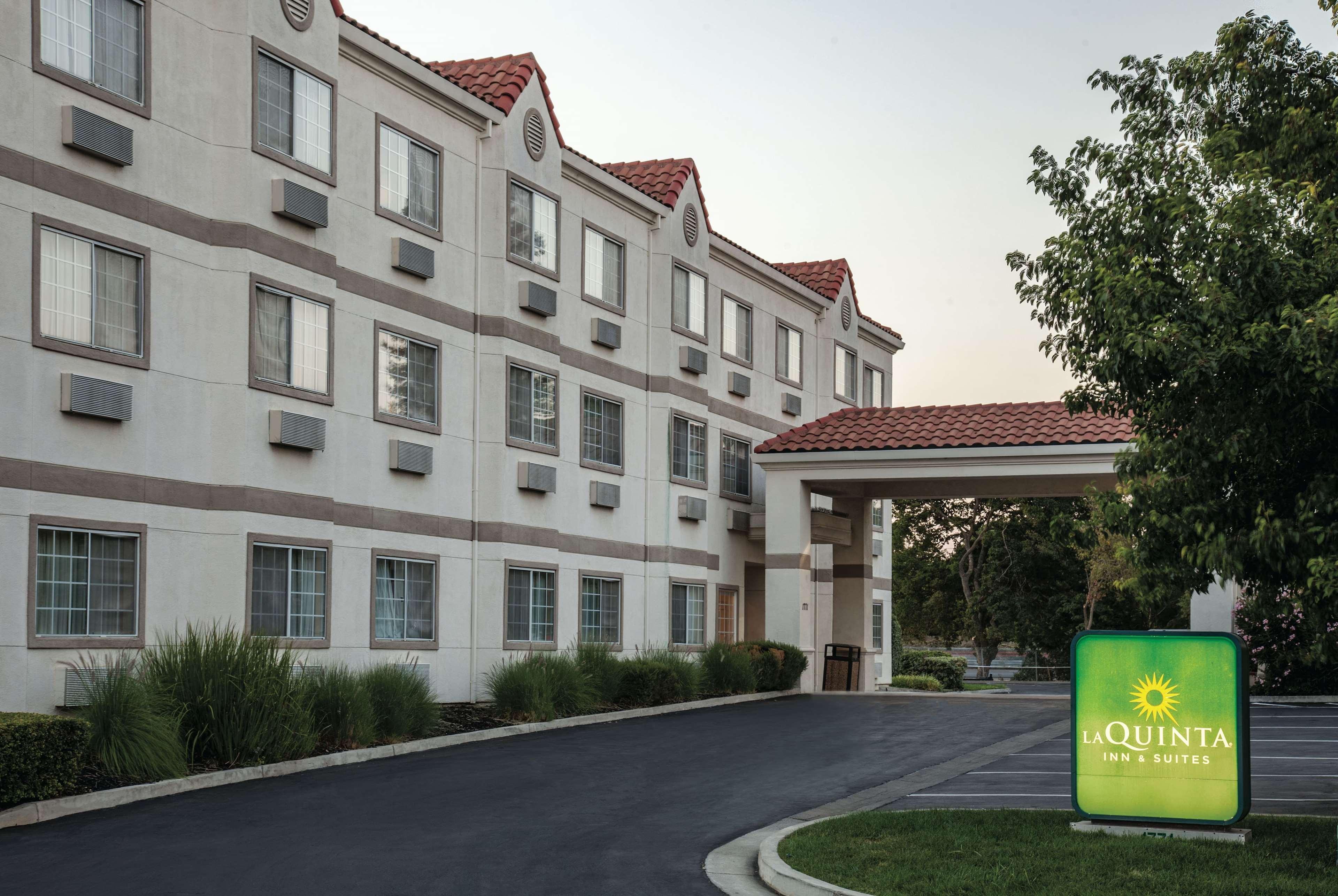 La Quinta By Wyndham Davis Hotel Buitenkant foto