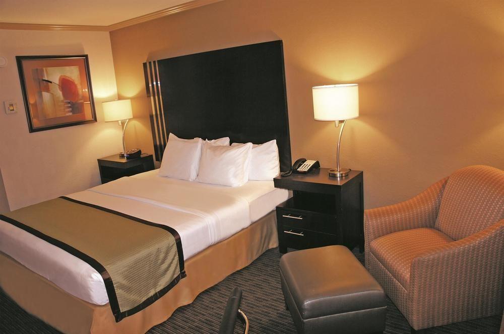 La Quinta By Wyndham Davis Hotel Buitenkant foto